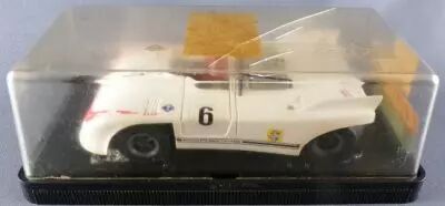 Carrera Universal 40432 - Porsche 908 White Red Stripe #6 Boxed 1:32