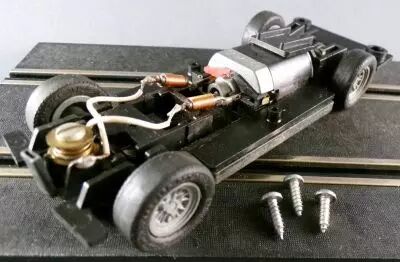 Carrera Universal 40446 - Ch�ssis Motoris� avec Essieux pour Ford Escort Rallye 1/32 Slot Car