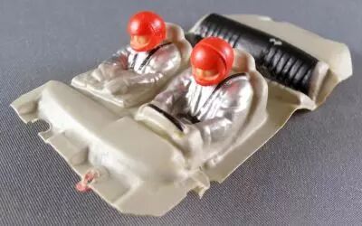Carrera Universal 40446 - Interior Fitting with Drivers for Ford Escort Rally 1:32 Slot Car