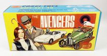Chapeau Melon et Bottes de Cuir (The Avengers) - Corgi Gift Set n°40 (Repro) - John Steed\'s Vintage Bentley & Emma Peel\'s Lotus 