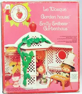 Charlotte aux fraises - Garden House / Le Kiosque