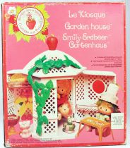Charlotte aux fraises - Garden House / Le Kiosque
