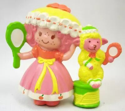 Charlotte aux fraises - Miniatures - Peau de P�che et Clochette se pr�parent au coucher (loose)
