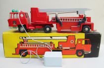 CHR - Bernard Fire Truck Pomper Big Ladder Wire Guided 45cm Boxed