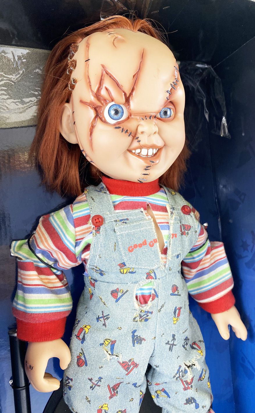 Chucky - NE78000 - Figurine - Poupée - 35 cm : : Jeux et Jouets