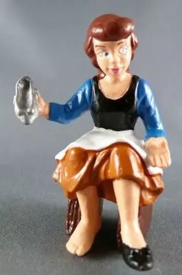 Cinderella - Bullyland PVC Figure - Cinderella seated