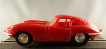 Circuit 24 ref 8205 - Red Jaguar E Type Chrome Wheels 1