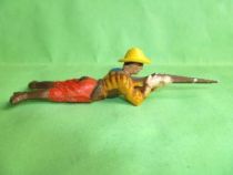 Clairet - wild west - cow boy 1st series - footed laying firing rifle (red & yellow - yellow hat)