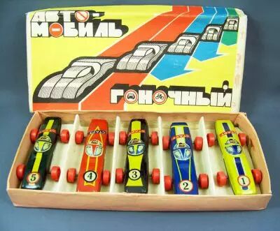 Coffret 5 Voitures de Courses en T�le Origine Russie 1960-70\'s