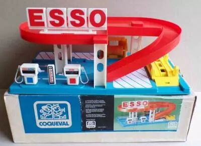 Coqueval R�f 36 - Garage Esso - 1 Level + Roof 45x27x13cm Boxed