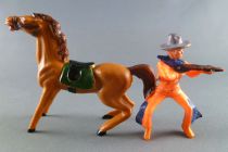 Cyrnos - Wild-West - Cow-Boys Mounted firing rifle brown horse
