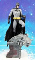 DC Super Heroes - Eaglemoss - #Subscriber Exclusive Batman on top of gargoyle 