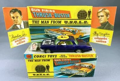 Des Agents Tr�s Sp�ciaux - Corgi Ref.497 - Oldsmobile Super 88 \ Trush-Buster\  (bleue)