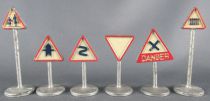 Dinky Toys France 41 6 Panneaux de Signalisation Route Obstacles Sans Boite 100% d\'origine 1