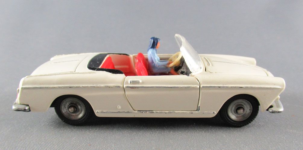 Dinky Toys France 528 Peugeot 404 Convertible Pininfarina White