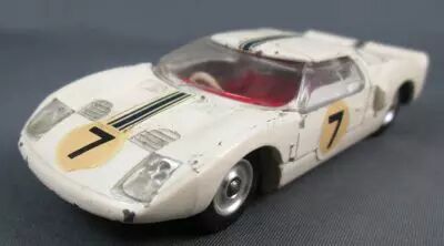vrai Dinky toys 215 - FORD GT 40 - ETAT C