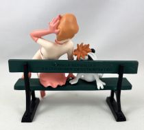 Droopy (Tex Avery) - Démons & Merveilles 2001 - Droopy & the girl (pin up) on a bench