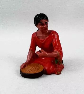 Elastolin - Indians - Footed squaw kneeling making food (ref 6832)