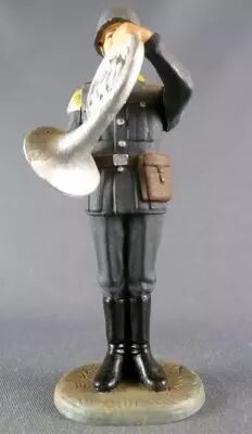 Elastolin - WW2 - Germans - Luftwaffe Fanfare Horn (Ref 10 253)