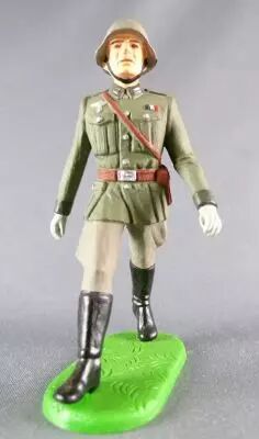 Elastolin - WW2 - Germans - Marching Officer (Ref 10 110)