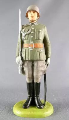 Elastolin - WW2 - Germans - Stand to Attention,Sabre on Shoulder (Ref 10 1XX)