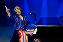 Elton John - Figurine Retro NECA - \ Live in \'76\  Deluxe set
