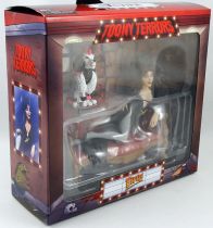 Elvira, Mistress of the Dark - NECA Toont Terror figure - Elvira on couch