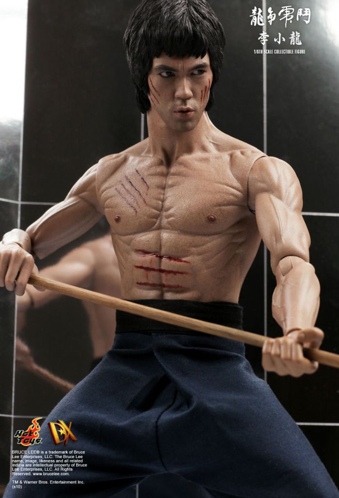 Bruce lee costume enter the 2025 dragon
