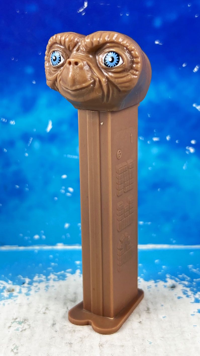 E.T. - Distributeur PEZ - E.T. (patent number 4.966.305)