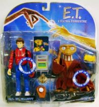 E.T. - Toys \'R\' Us Exclusive - E.T. & Elliot (interactive figures)