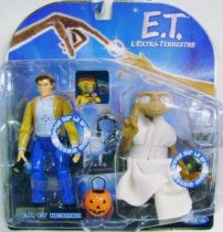 E.T. - Toys \'R\' Us Exclusive - E.T. & Keyman (interactive figures)