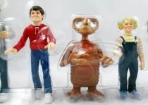 E.T. - Toys \'R\' Us Exclusive - Set de 7 figurines : E.T., Elliott, Gertie, Michael, Mary, L\'Homme aux Cl&eacute;s, Scientifique en scap