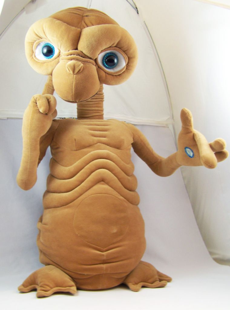 E.T. - Toys'R'Us exclusive - Peluche ET 60cm (parlante & lumineuse)