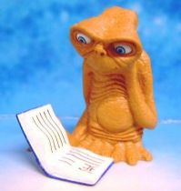 E.T. - Universal Studio 2002 - PVC Figure - E.T learn to read