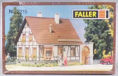 Modélisme - FALLER - 2 maisons petite ville + échafaudage - Garçon - 15 ans - Jeux - Jouets