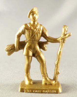 Figurine Publicitaire Caf� Martin La Vie au Grand Air n� 04 Scout Portant un Fagot de Bois
