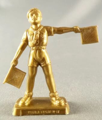 Figurine Publicitaire Caf� Martin La Vie au Grand Air n� 12 Scout Faisant Signaux avec 2 Drapeaux