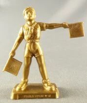 Figurine Publicitaire Caf&eacute; Martin La Vie au Grand Air n&deg; 12 Scout Faisant Signaux avec 2 Drapeaux