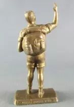 Figurine Publicitaire Caf&eacute; Martin La vie au Grand Air n&deg; 21 Scout main droite lev&eacute;e