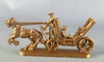 Figurine Publicitaire Chocolat L. Moreuil La locomotion à travers les âges Calèche du XVIIIème siècle (doré)