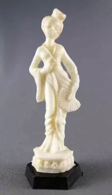 Figurine Publicitaire Damoy Maurice Scarpia - Statuettes Chinoises - Chinoise avec un Eventail