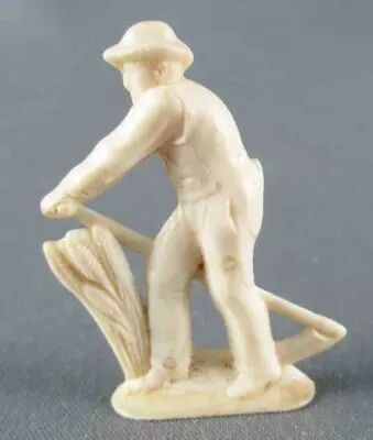 Figurine Publicitaire Le Baby l\'Aiglon - La Vie � la Campagne - Faucheur