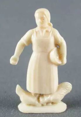 Figurine Publicitaire Le Baby l\'Aiglon - La Vie � la Campagne - Fermi�re avec Deux Poules
