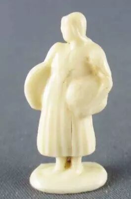 Figurine Publicitaire Le Baby l\'Aiglon - La Vie � la Campagne - Fermi�re avec Deux Roues de Fromage