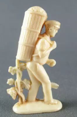 Figurine Publicitaire Le Baby l\'Aiglon - La Vie � la Campagne - Vendangeur