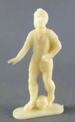 Figurine Publicitaire Le Baby L\'Aiglon - S�rie Sports - Footballeur balle au pieds