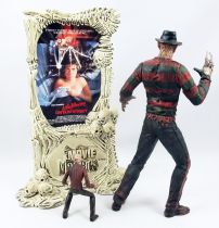 Freddy Krueger - McFarlane Toys - Movie Maniacs 1 (loose)