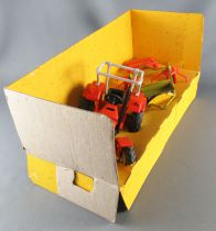 Gama 4262 Deutz Tractor with Spreader Mint in Box 1:16