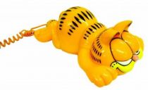 Garfield - Phone - Garfield lying