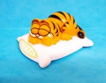 Garfield - PVC Figure - Garfield sleeps on his pillow